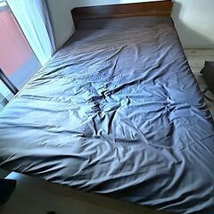 【ダブル敷布団】140×210cm 合繊・ブラック系・ポリエステル100％・軽量 寝具の画像