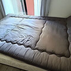 【ダブル敷布団】140×210cm 合繊・ブラック系・ポリエステル100％・軽量 寝具の画像