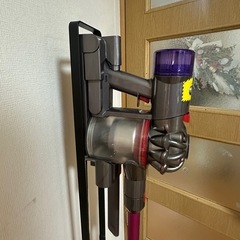 ダイソン dyson V8 slim fluffy extra（掃除機） セットの画像