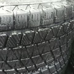 《2シーズン使用》ブリジストン スタッドレス DM-V3 275/70R16 4本  ハイラックス FJクルーザー サーフ パジェロ ビッグホーンの画像