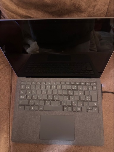 シルバーのMicrosoft Surface Laptop
