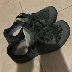 SALOMONスニーカー25.5の画像