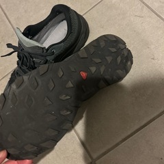 SALOMONスニーカー25.5の画像