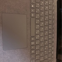 シルバーのMicrosoft Surface Laptopの画像