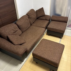 モダンデコ 3人掛けカウチソファ、オットマン付きの画像