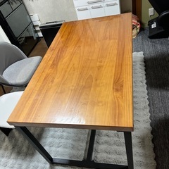 ダイニングテーブルの画像