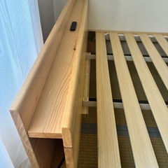 木製セミダブルベッドフレーム USBポート付きの画像