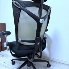 【Vitra】（ヴィトラ）高機能オフィスチェア 黒 メッシュ 背もたれ可動 ヘッドレスト付の画像