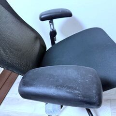 【Vitra】（ヴィトラ）高機能オフィスチェア 黒 メッシュ 背もたれ可動 ヘッドレスト付の画像