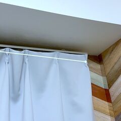 遮光カーテン 薄いグレイ 2枚組 165×120cm 洗える／遮熱／形状記憶／シンプルデザインの画像