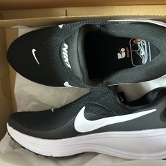 ナイキ(NIKE)ランニングシューズ レボリューション 8 イージーオンの画像