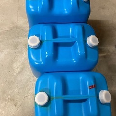 18ℓ灯油缶3個 の画像