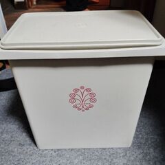 引取り希望　タッパーウェア　１０キロキーパー　米びつ　昭和レトロ　の画像