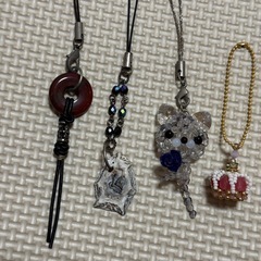 選べるクリスマスプレゼント☆ストラップハンドメイドあり☆猫王冠貝殻などの画像