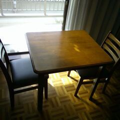 テーブルと椅子のセット差し上げます。の画像