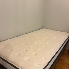 ウォルナット　スノコベッド　シングルマットレスの画像