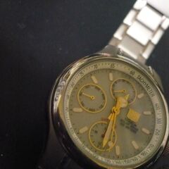 チタン製ソーラー腕時計の画像