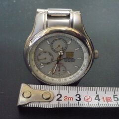 チタン製ソーラー腕時計の画像