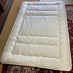 ニトリ ダブル敷布団 2枚セット／来客用・予備用に（状態差あり）の画像