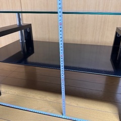 美品 オーエスジェイ(OSJ) BTM ガラステーブル ローテーブル コーヒーテーブル センターテーブル 強化ガラス天板 収納棚付きの画像