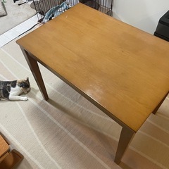 ライトブラウン木製ダイニングテーブル（幅90✖️奥行き60✖️高さ72
）の画像
