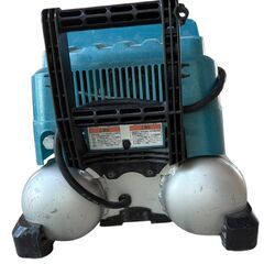 マキタ　makita　 エアーコンプレッサー　AC461XLH ブルー　11L　高圧4口　動作確認済みの画像