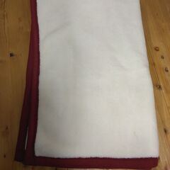 毛布　白×赤の画像