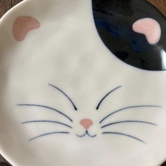 AIKA 豚と猫の顔の陶器皿 2枚セットの画像