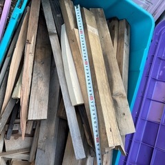 廃材、角材、消し炭、薪、焚き火の画像