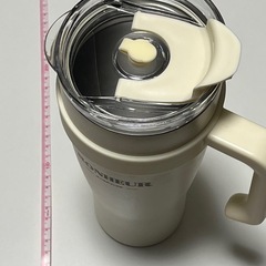 【12/22午前限定】★新品未使用★ 持ち手付き♪ 大きめタンブラー（クリーム色） たっぷり容量◎ タンブラーの画像