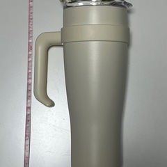 【12/22午前限定】★新品未使用★ 持ち手付き♪ 大きめタンブラー（クリーム色） たっぷり容量◎ タンブラーの画像