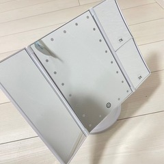 化粧鏡ライト付きの画像