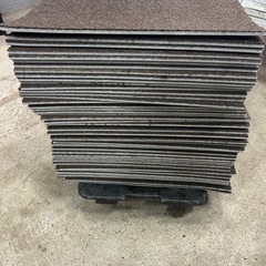 ニトリ　タイルカーペット50枚の画像