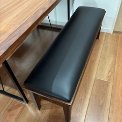 ダイニングテーブルの画像