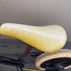 【差し上げます】 ストライダー黄色　スタンド付きの画像