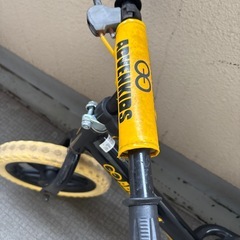 【差し上げます】 ストライダー黄色　スタンド付きの画像