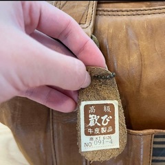 牛皮のショルダーバッグ　本革 大容量の画像