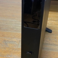 オイルレスヒーター オイルフリーヒーター 1200W 8畳 リモコン付き 省エネ 燃料不用 温度調節機能 速暖 軽量 ハイパワー タイマー 安全装置付き タッチパネル操作 (ブラック)の画像