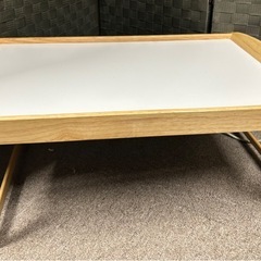 IKEA DJURA 折りたたみテーブル　ベッドトレイの画像