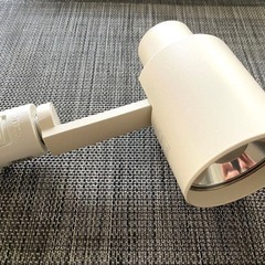 ライティングダクト ＆ ODELIC スポットライト 4ケの画像