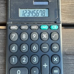 シンプルなソーラー電卓　中古美品の画像