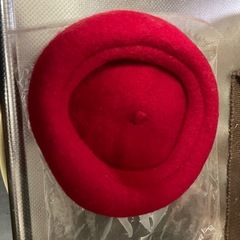 トマトの被り物みたいな帽子？の画像