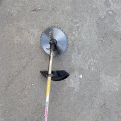 鹿児島発　ゼノア 背負い式エンジン刈払機BK2210です。刃は新品交換済みの画像