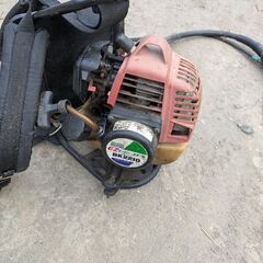 鹿児島発　ゼノア 背負い式エンジン刈払機BK2210です。刃は新品交換済みの画像