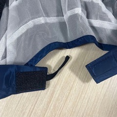 ネイビー サンバイザー 花とパール装飾の画像