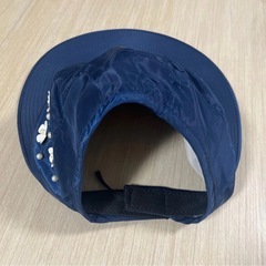 ネイビー サンバイザー 花とパール装飾の画像