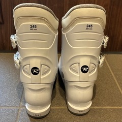 ロシニョール　ジュニアスキーブーツの画像