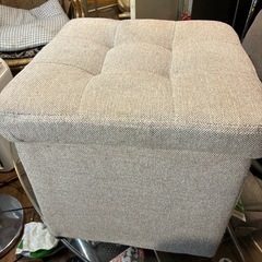 座椅子兼収納箱の画像