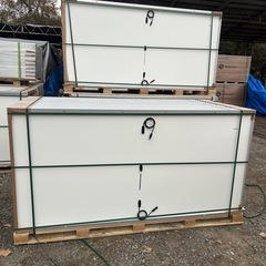 新品太陽光パネル575w 1枚9000円　近場なら運送可能の画像