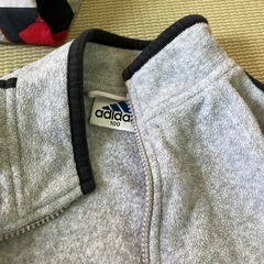 adidas フリースの画像